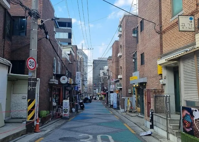 Haru 신규오픈 할인#고급숙소#호텔침대#지하철도보4분#hongdae 1정거장 #kpop방송국 인접 * Seul